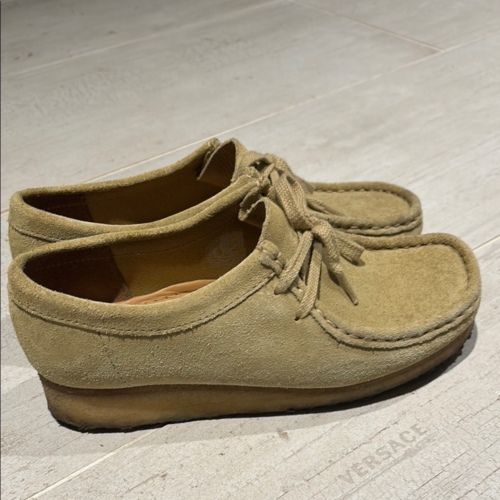 Clarks Wallabee lace up low top tan loafers moccasins size 7 GUC